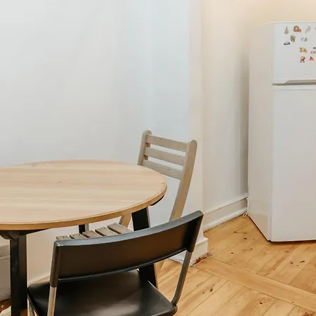 Πανσιόν Aquilla's Family 101 By Mycelia