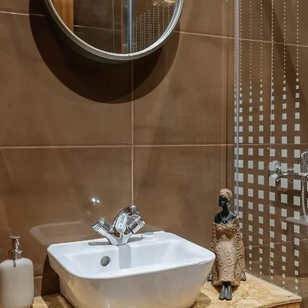 Aquilla's Family 101 By Mycelia Lisboa