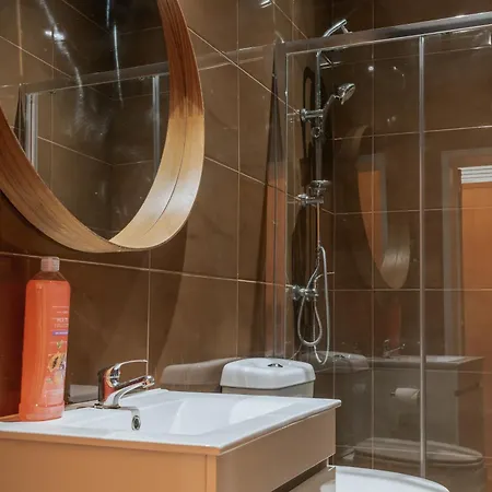 Affittacamere Aquilla's Family 101 By Mycelia Lisbona