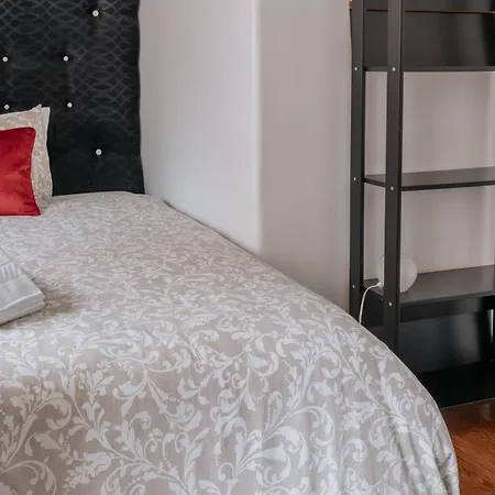 Pensión Aquilla's Family 101 By Mycelia