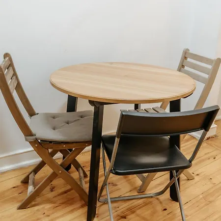 Aquilla's Family 101 By Mycelia Лісабон